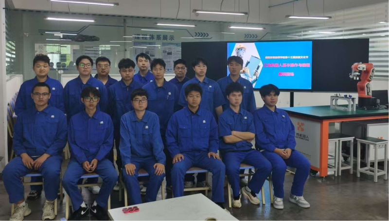 以科技铸就精神，智慧启迪未来 ——智造工程系“工业机器人基本操作与编程”项目决赛